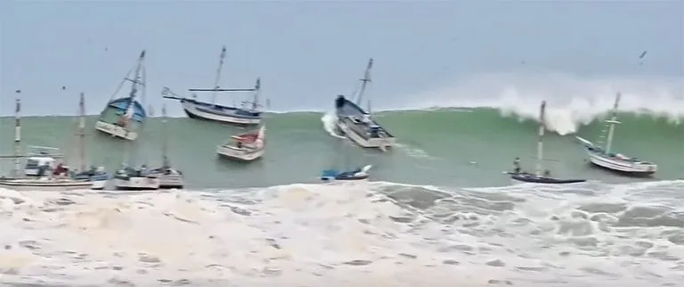 as ondas gigantes na costa do Peru