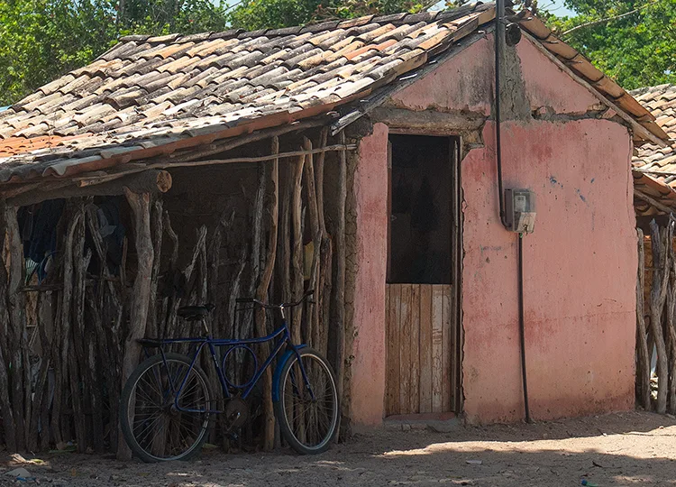 casa de nativo em vila de Barroquinha, CE