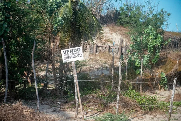 placa de vendo terreno