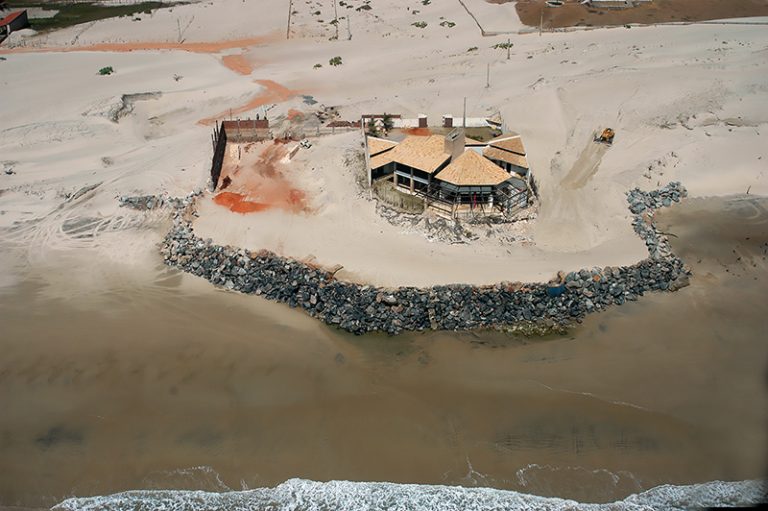 Casa 'pé na areia', no litoral leste do Ceará 