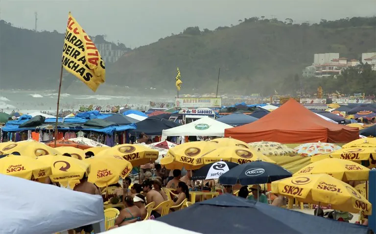 Praia de Ubatuba lotada