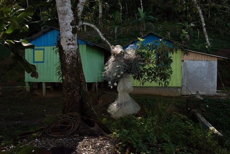casa de caiçaras onde há conflitos no lagamar