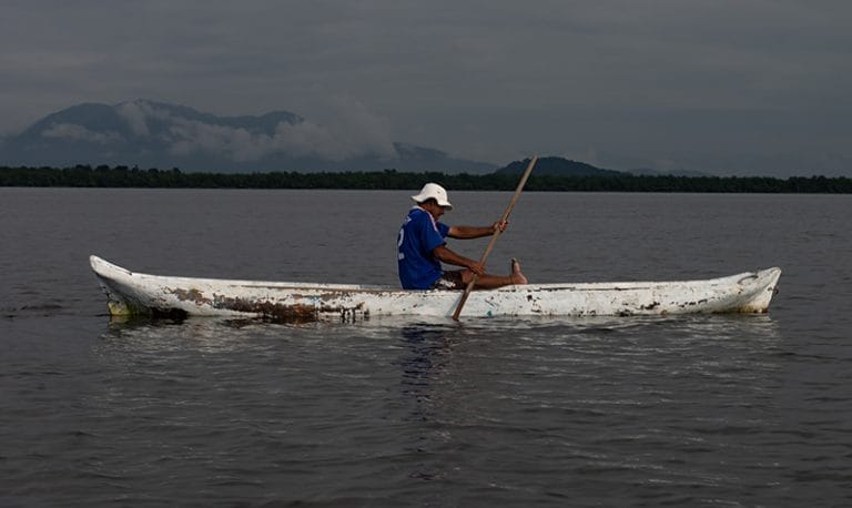 conflitos no lagamar envolvem caiçaras e indígenas