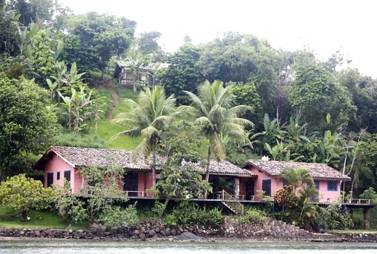 Construção irregular na APA de Cairuçu.