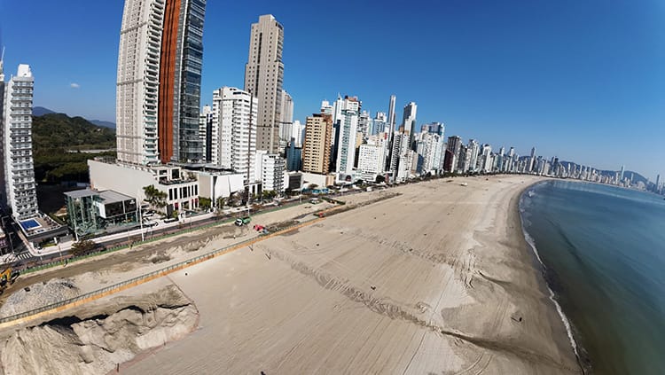 engorda da praia Central, balneário Cambriú