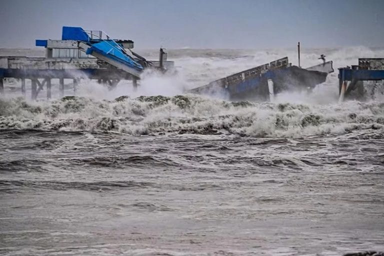 Destruição em Capão da Canoa pela ressaca 