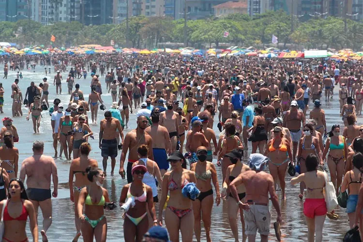 praia de Santos superlotada