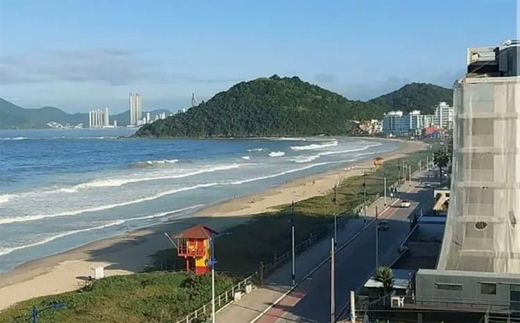 sombra-na-praia-Brava, SC