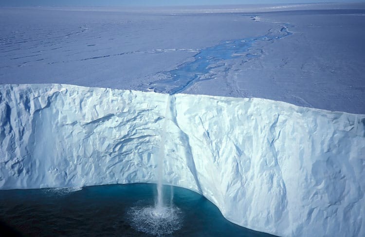 Cascata na Antártica