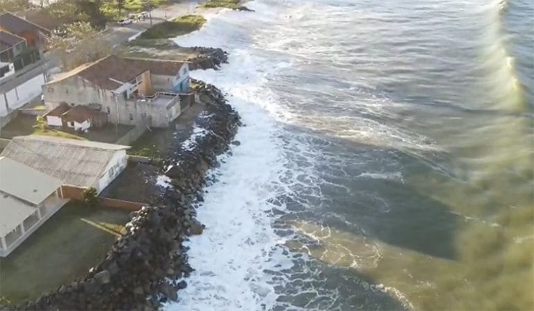 litoral de Santa catarina tragado pelo mar