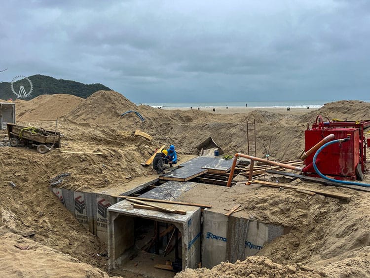 muro de concreto para destruir praias em Balneário Camboriú