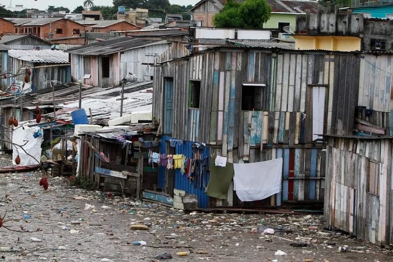 favelas em Manaus