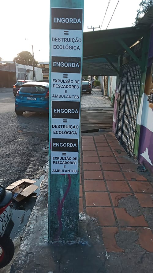 Placas contra engorda em Ponta Negra