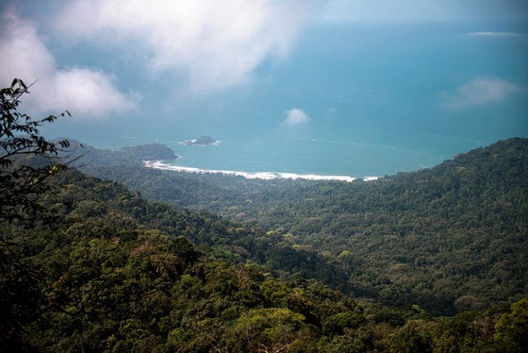 A baía de Castelhanos