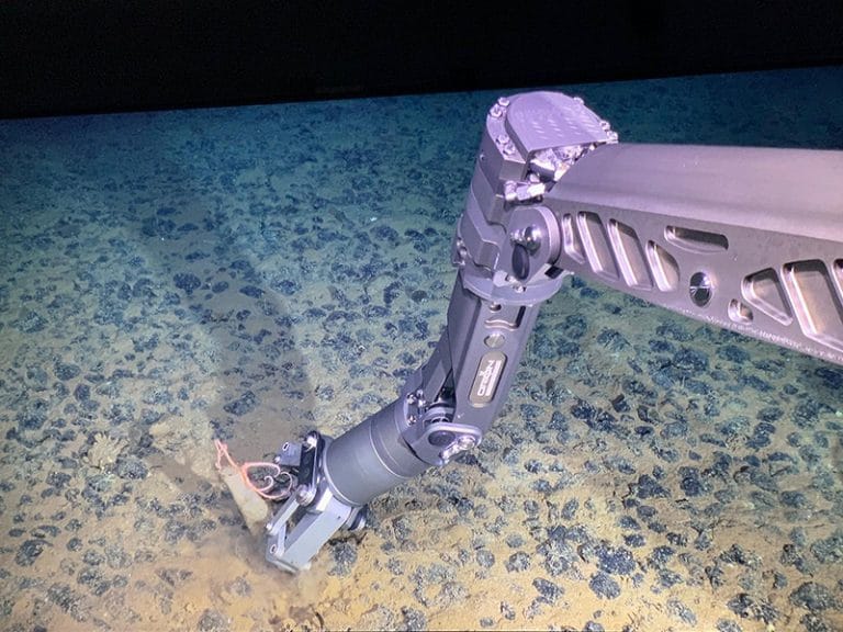 extraindo metais em testes de mineração