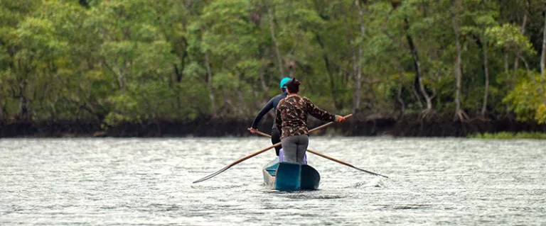 família canoeira no Lagamar