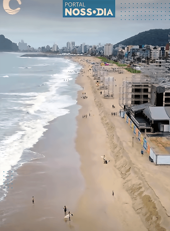 Mar avança na Praia Brava de Matinhos (PR)