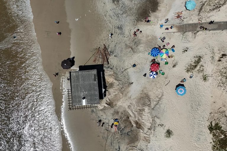 Quiosque avança para o mar