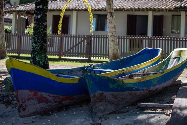 Canoas caiçaras em Paraty 