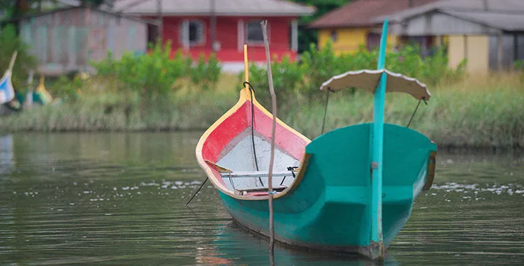 Canoa de bordadura em Tromomo
