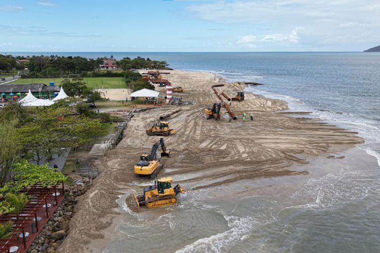Engorda da praia de Itapoá 