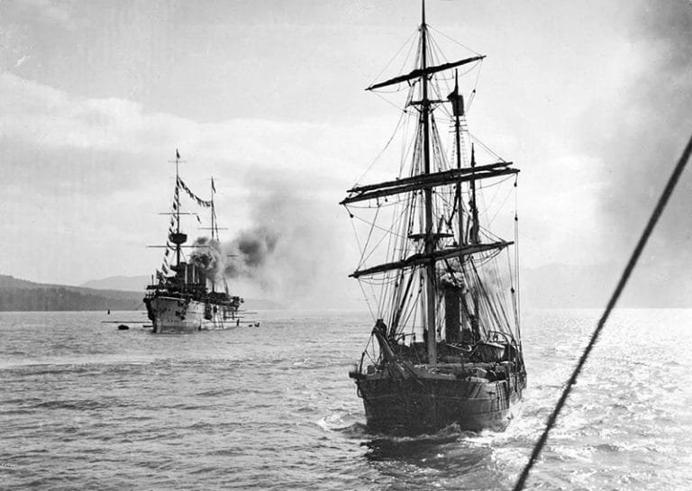 O Nimrod navegando para a Antártica.