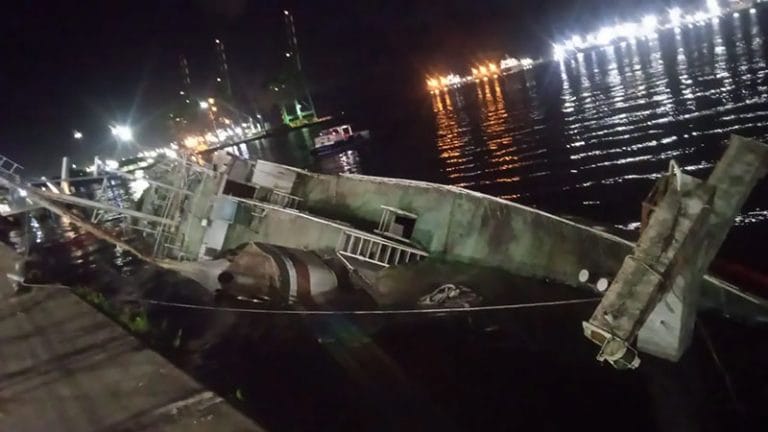 Professor W. Besnard aderna em Santos 