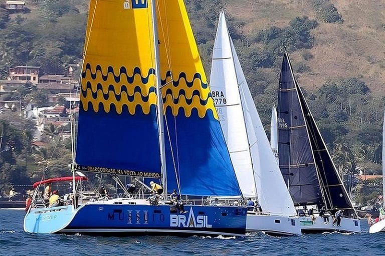 Barco Brasil do Médico brasileiro lidera a Globe 40.