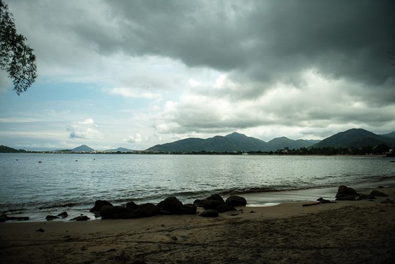 tempo carregado em Ubatuba