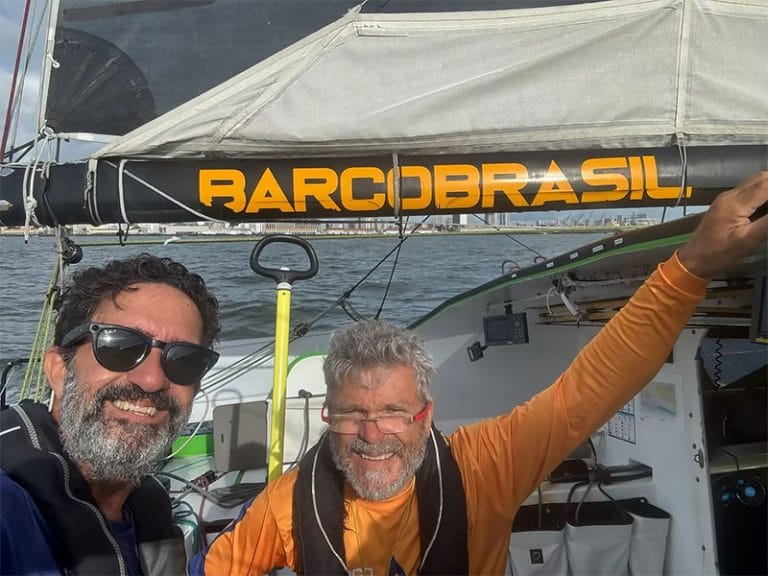 velejadores José Guilherme Caldas e Luiz Bolina do Barco Brasil na Globe 40