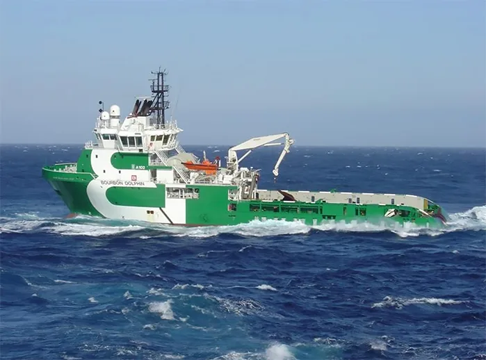 Navio Bourbon Dolphin navegando