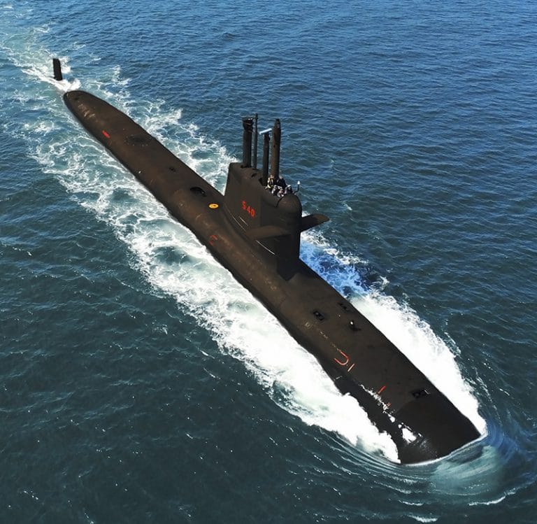 Submarino Riachuelo no mar 