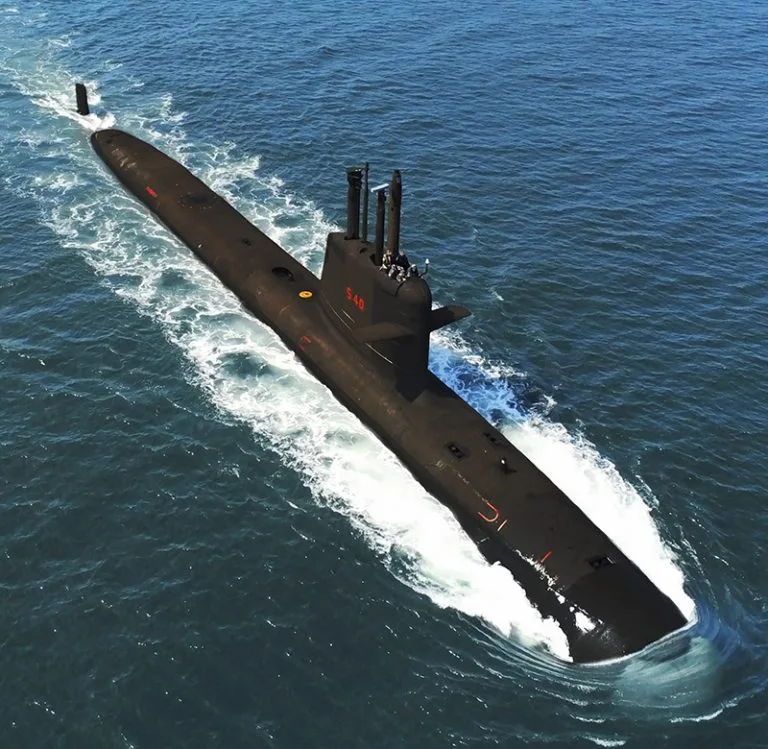 Submarino Riachuelo no mar 