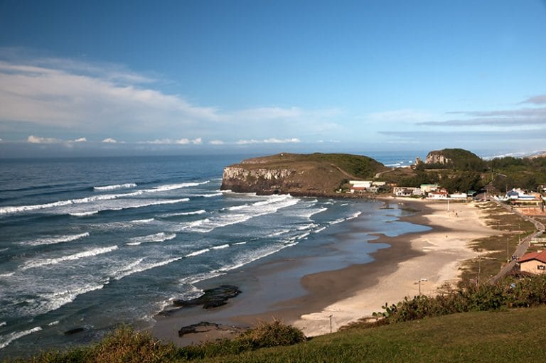 Torres, RS, limite para os costões rochosos
