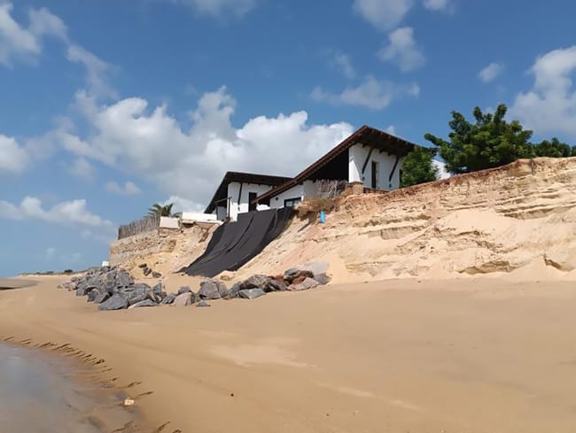 casas ameaçadas entre Touros e São Miguel do Gostoso