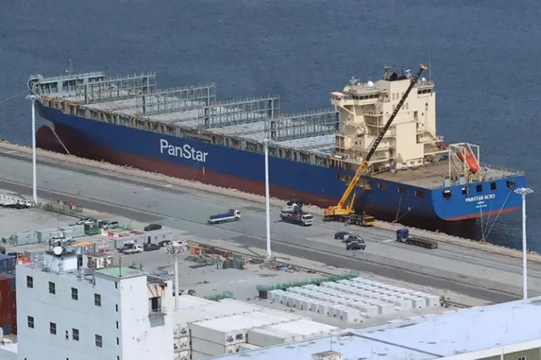 Navio coreano PanStar Acro na rota do Ártico 