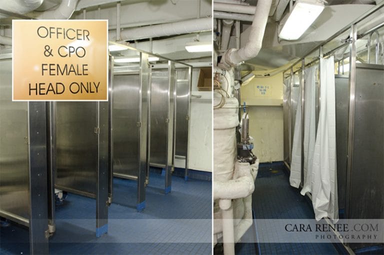 Banheiro a bordo do USS Abraham Lincoln