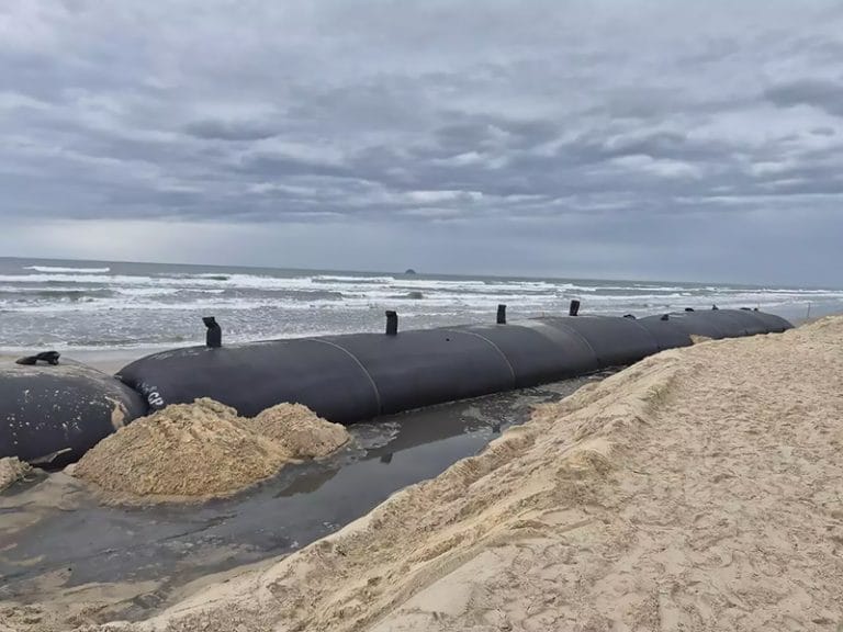 Obra contra a erosão no Estreito do Melão
