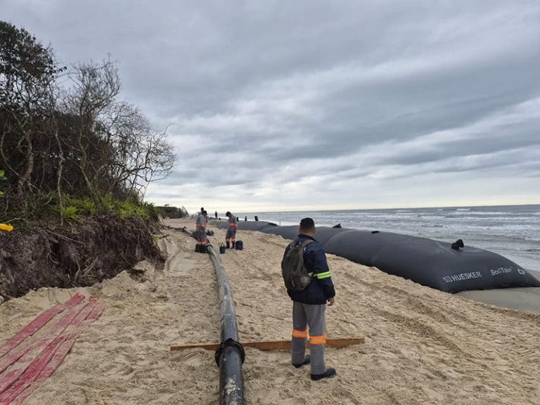 Obra no Estreito do Melão, Ilha do Cardoso, Cananeia.