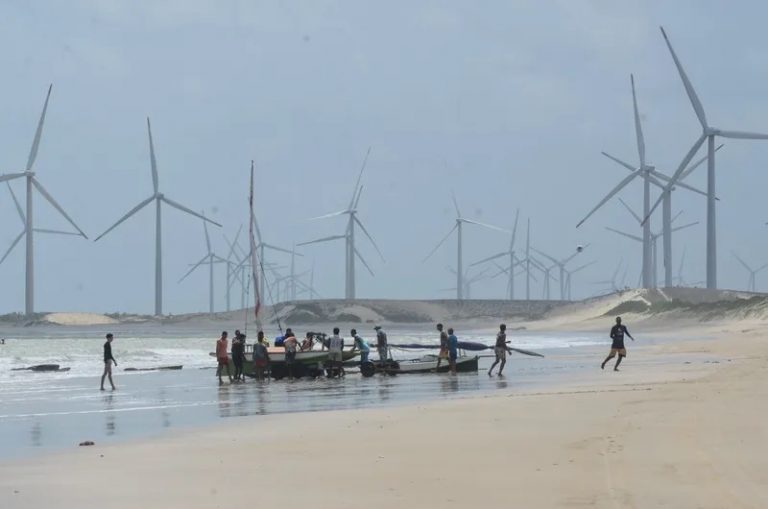 Torres de energia eólica no Nordeste, em Enxu Queimado 