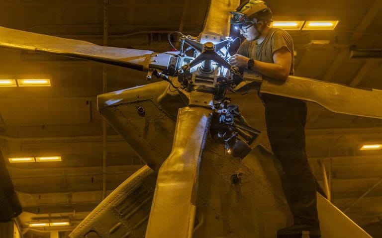 Trabalhando num avião 