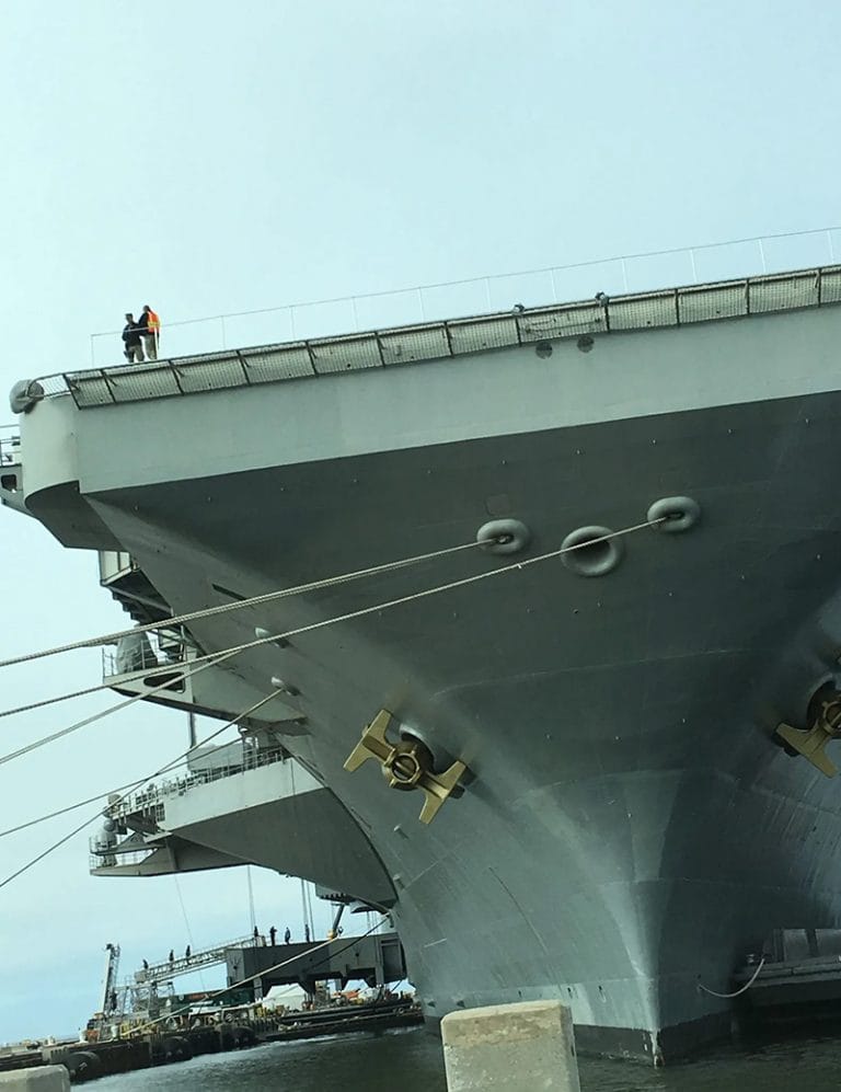 USS Abraham Lincoln atracado.
