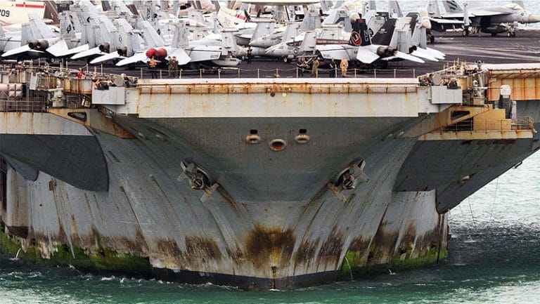 USS Abraham Lincoln chegando na Tailândia 