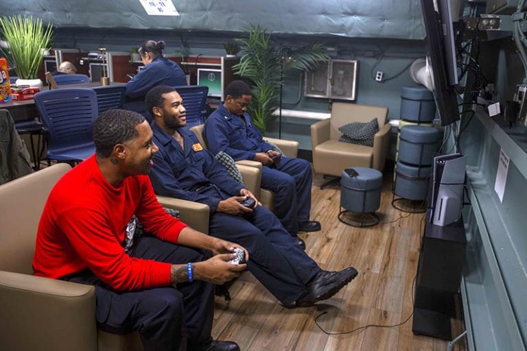 sala de vídeogames do navio