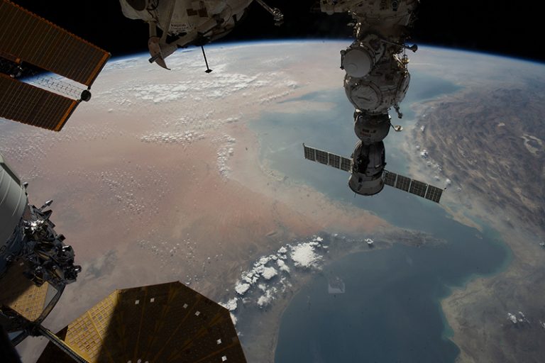 Satélite da NASA observa a poluição por petróleo no Golfo Pérsico